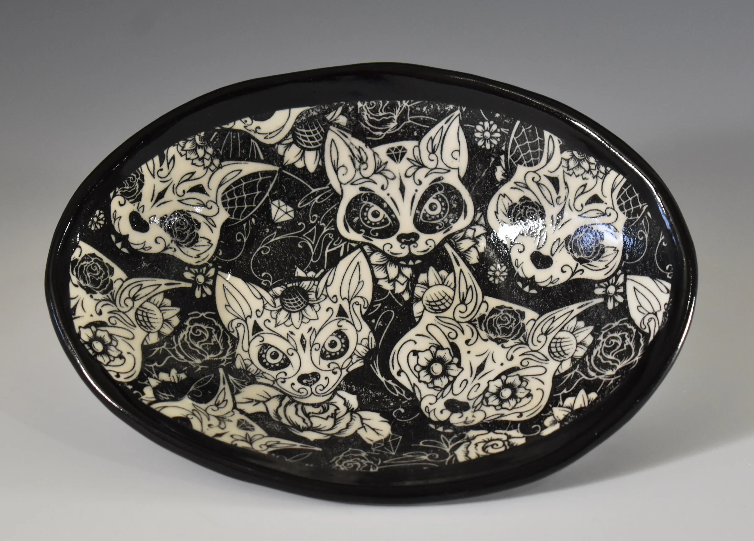 Ceramic Pedestal Cat Food Bowl (Black)